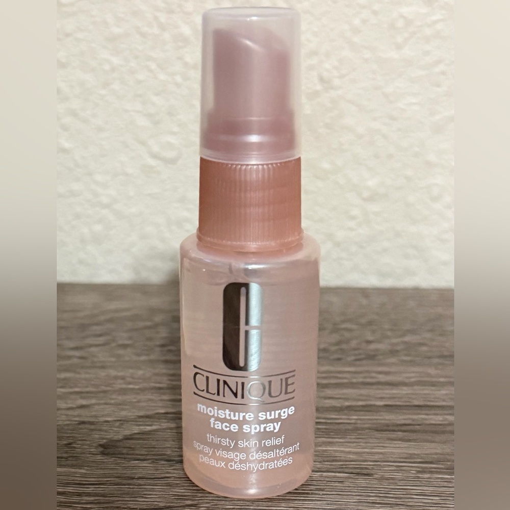 Clinique Moisture Surge Face Spray Thirsty Skin Relief - Picture 5 of 10